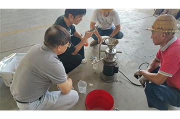 青島某大學教授帶領學院來我公司試用設備